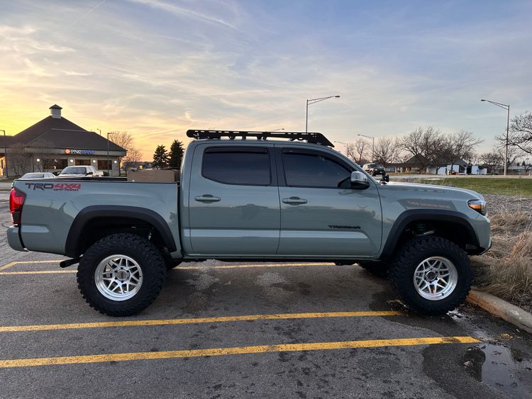 2022 Toyota Tacoma TRD OFF-ROAD (manual trans)